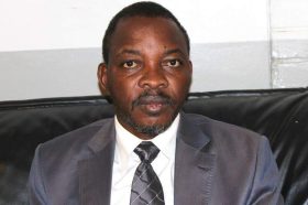 Statut de sénateur à vie : Mike Mukebayi dit non sur l’idée de démettre Kabila, mais oui pour son interpellation-reveilcongo