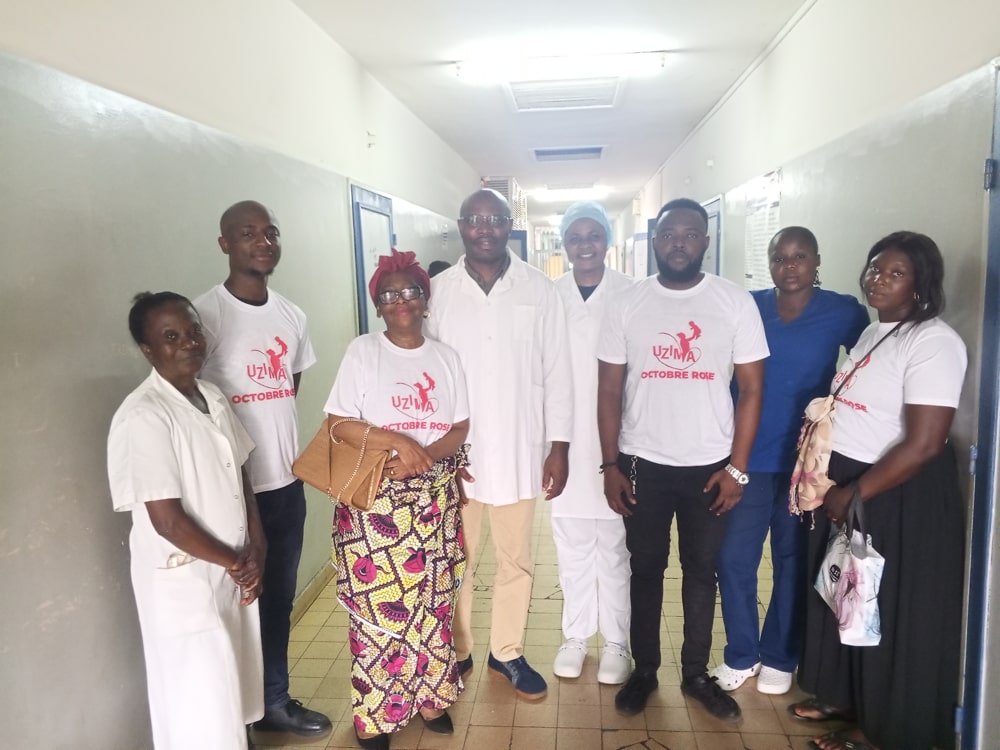 Dr Alex Mutombo entourés de quelques membres de l'ONG UZIMA lors d'une visite au Département de Gynécologie A, des Cliniques Universitaires de Kinshasa, le 30 Octobre 2024